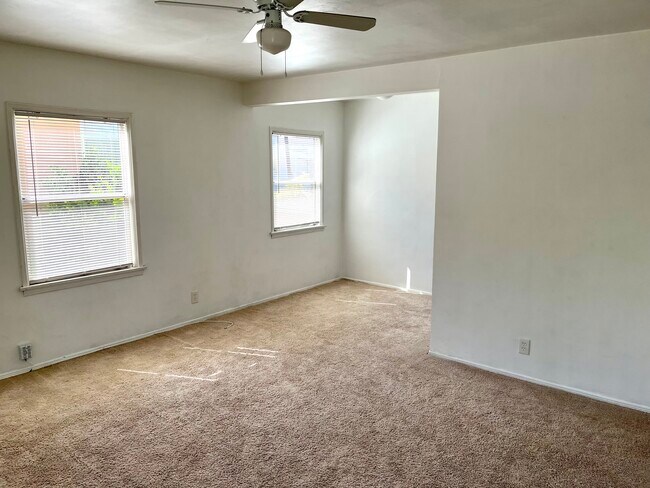 Building Photo - 618 W 26th St