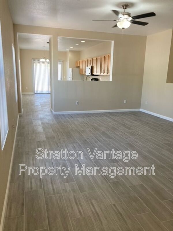 Building Photo - 1017 S Clancy Cir