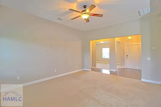 Building Photo - 582 Burke Dr