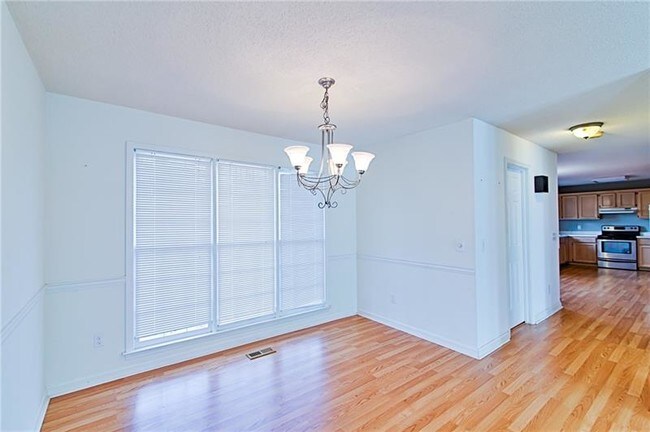 Building Photo - 3503 Pine Grove Dr