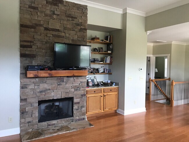 Building Photo - 263 Solamere Ln