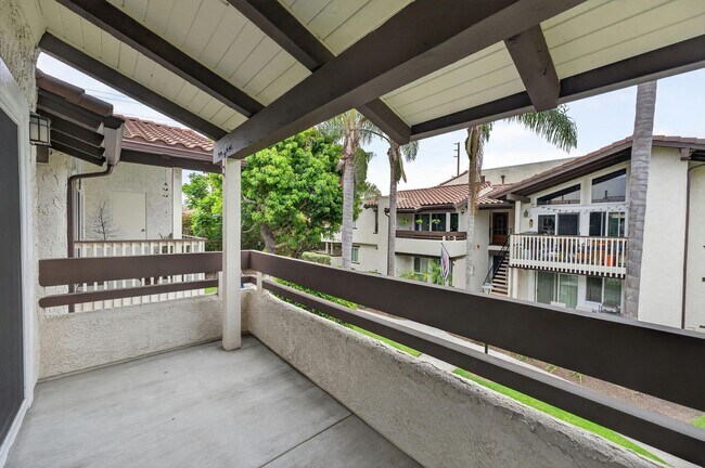 Building Photo - HUNTINGTON BEACH HOME - 1.5 Miles from the Beach