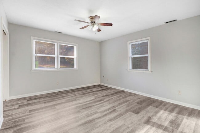 Building Photo - 2 BR | 1 BA Apartment - Scott Hills Apts in Goldsboro *Trash/Water/Lawn Care Included*