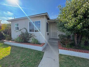 Building Photo - Spacious 2 Bedroom Home with 2 Bonus Rooms