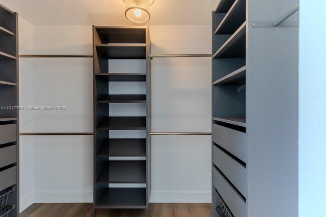 Building Photo - 2795 N 40th Ave