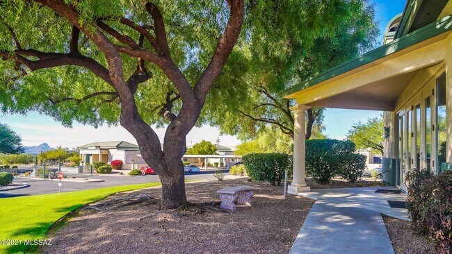 Building Photo - 2421 W Via Di Silvio