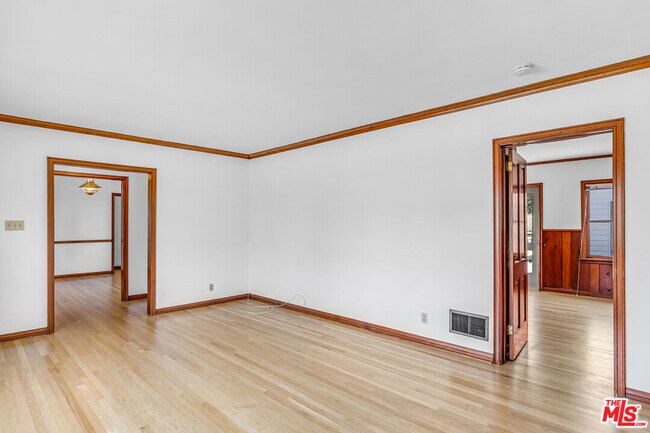 Building Photo - 15436 Camarillo St