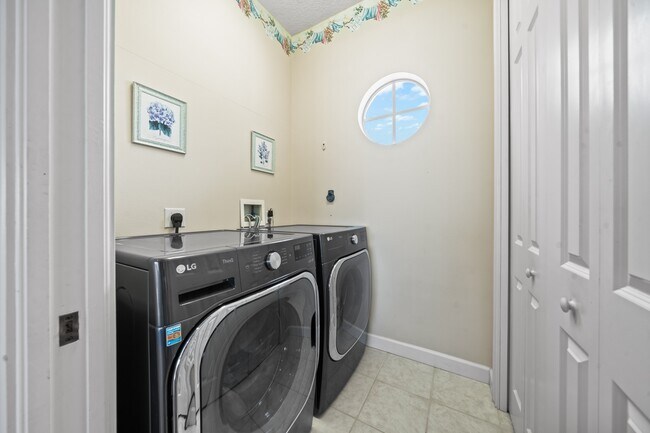 Building Photo - 7585 Jimmy Buffett Mem Hwy