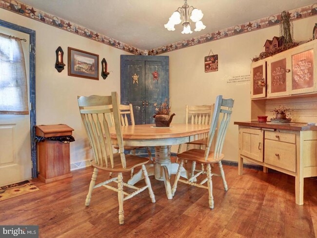 Building Photo - 16 Colonial Dr