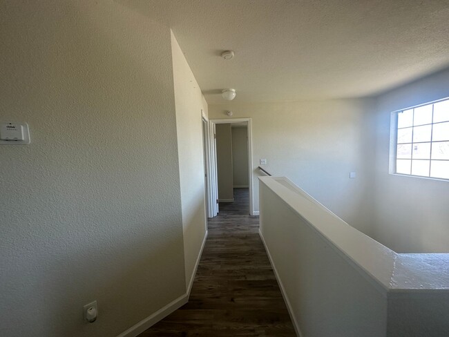 Building Photo - 1227 Kingfisher Dr