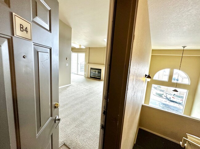 Building Photo - Bellevue Condo: 2BR/2BA Condo with Olympic...