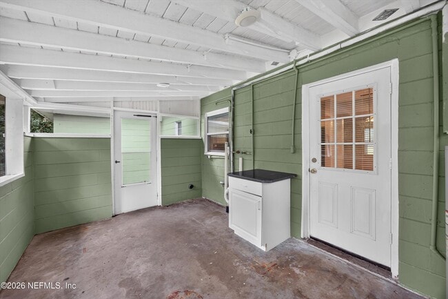 Building Photo - 2256 Inwood Cir S