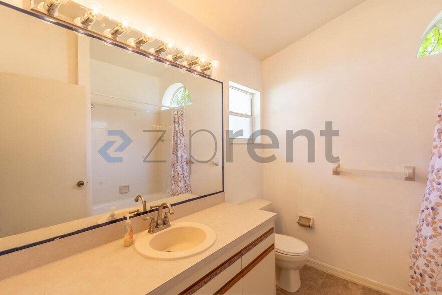 Building Photo - 7458 Carillon Ave