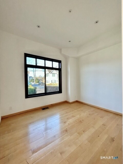 Building Photo - 2 Hollyhock Rd