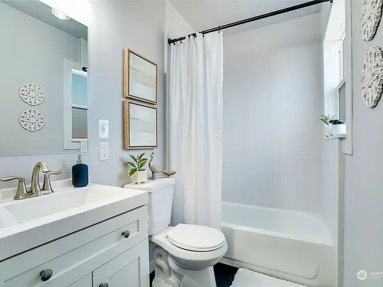 Building Photo - 640 N Anderson St