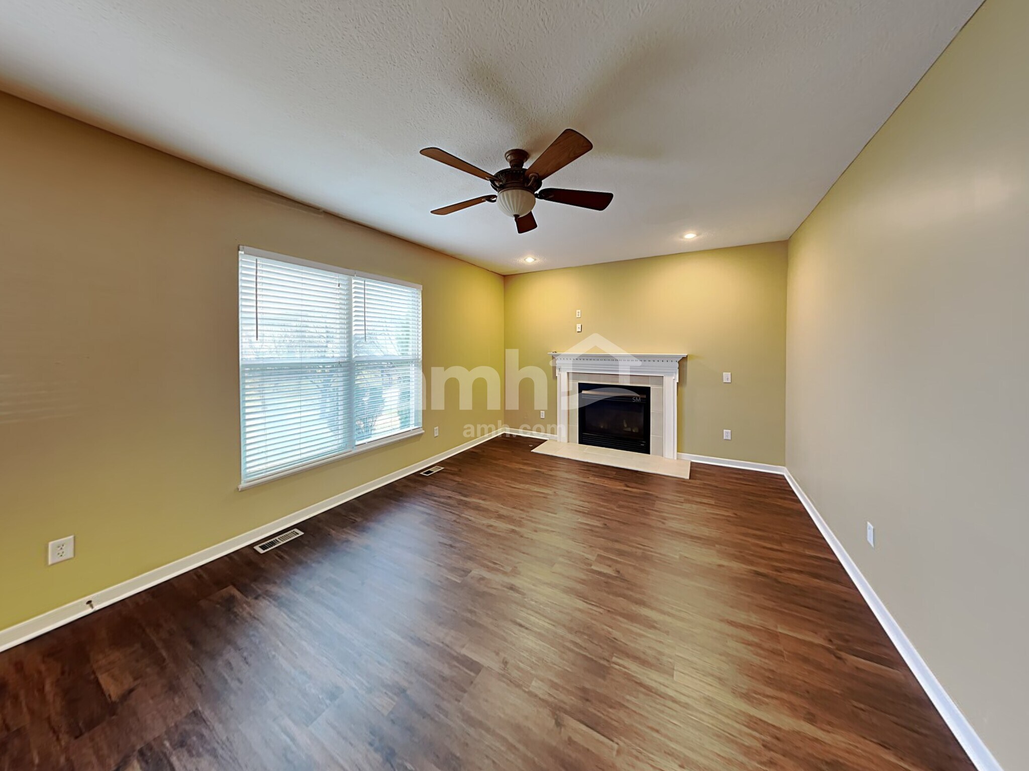 Building Photo - 203 Fox Glen Dr W