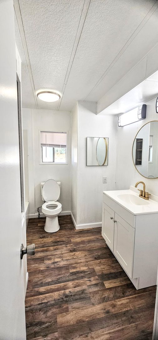 Building Photo - Rancho De Oro