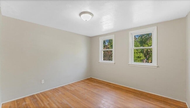 Building Photo - 828 15th St SW