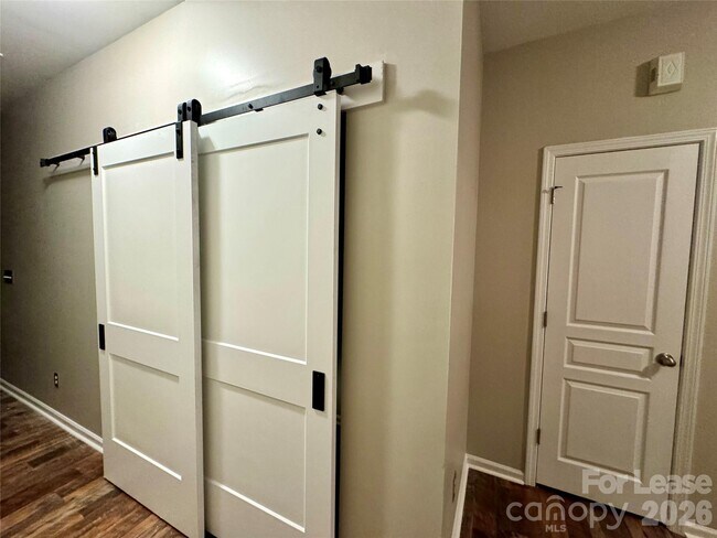 Building Photo - 8734 Arrowhead Pl Ln