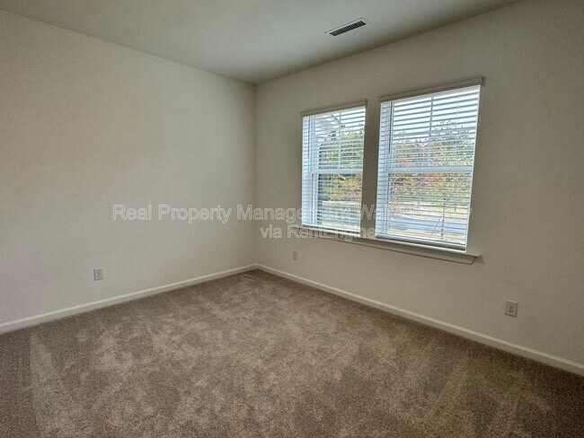 Building Photo - 416 Rowe Wy