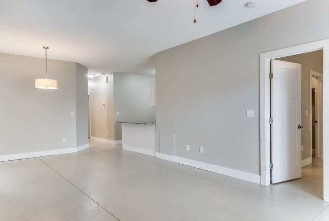 Building Photo - "Charming 3-Bedroom Duplex Retreat with 2 Full Baths in Wichita – 1190 Sq Ft of Comfort!"