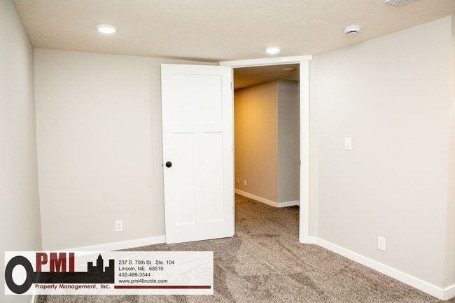 Building Photo - 820 S 38th St