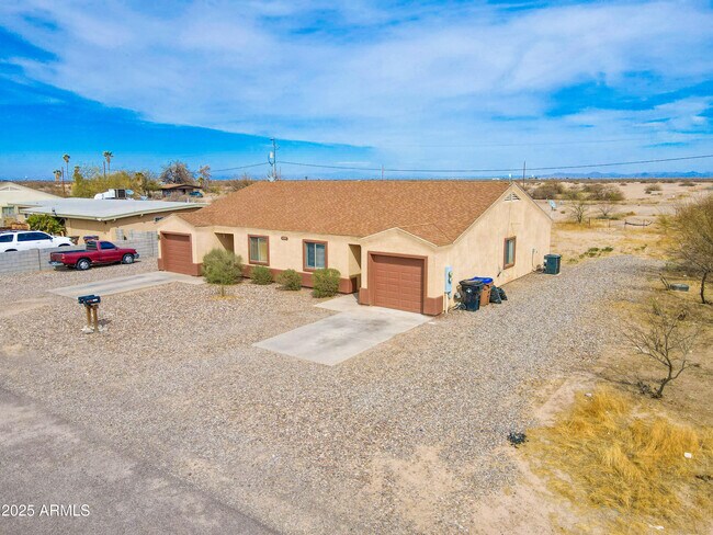Building Photo - 4205 N Montezuma Dr