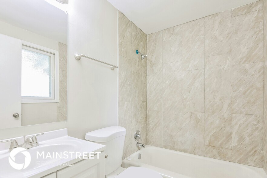 Building Photo - 2280 St Catherine St