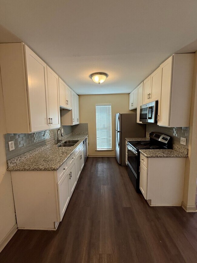 Building Photo - AM 8181-83 Jefferson Park