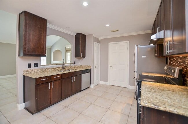 Building Photo - 18818 Driftwood Springs Dr