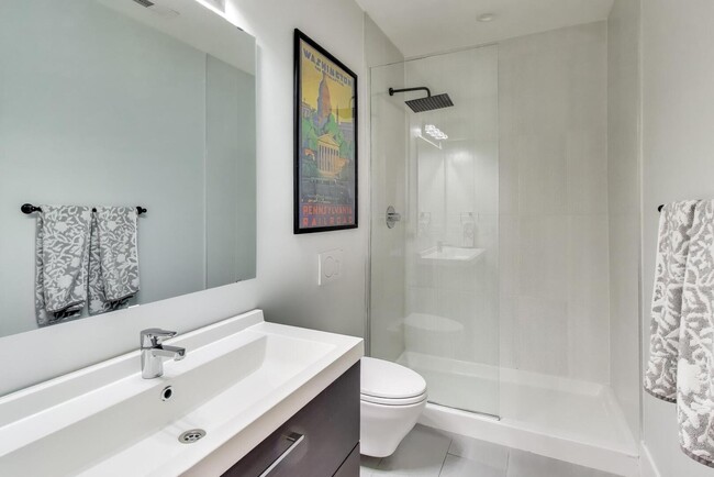 Building Photo - 3320 N Narragansett Ave