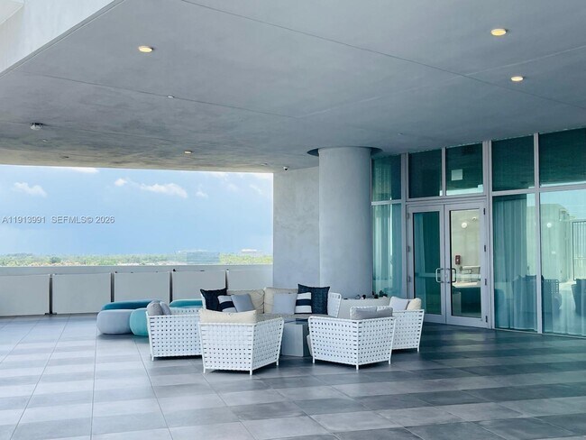 Building Photo - 2000 Metropica Wy