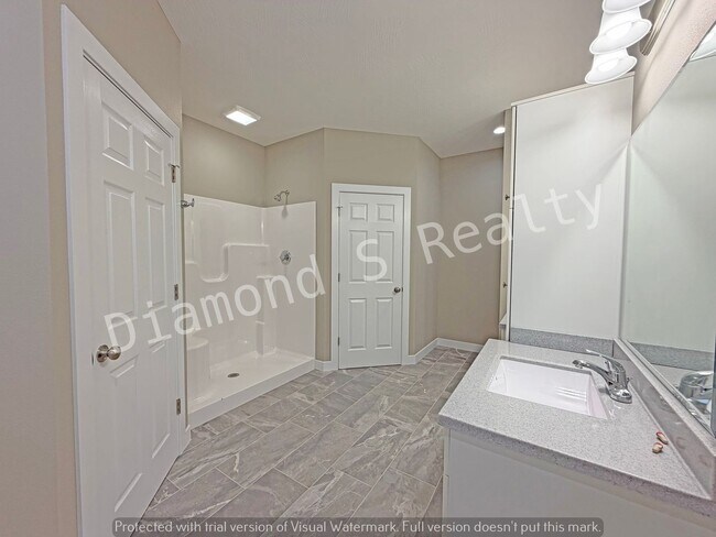 Building Photo - Brand New Build in Desirable Ozark Neighborhood!