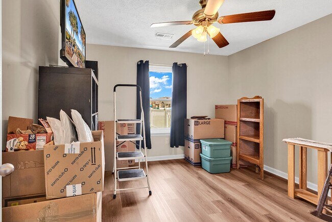 Building Photo - Beautiful 3bd/3ba WITH fenced in yard! UNFURNISHED!