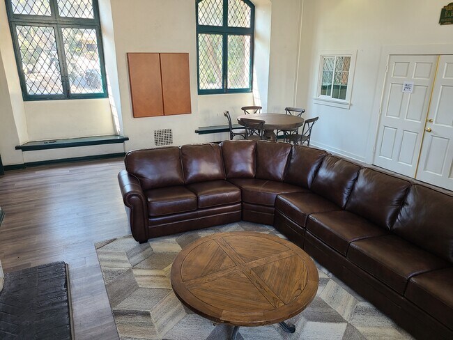 Common area living room - 10938 Strathmore Dr