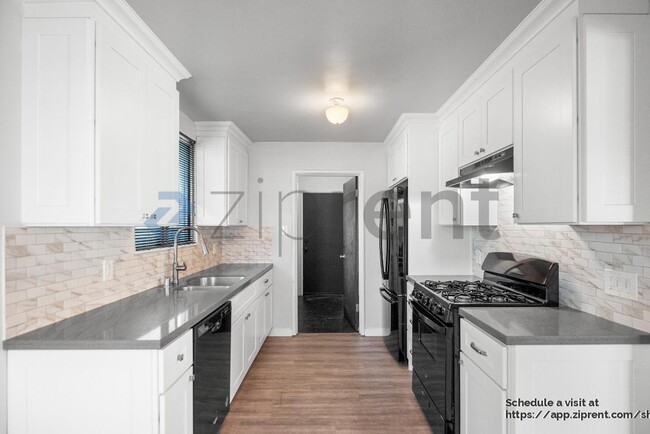 Building Photo - 903 61st St