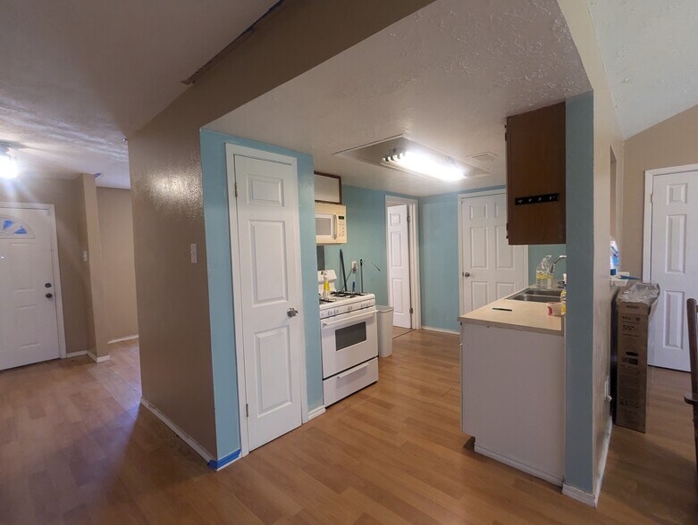 Building Photo - 1820 Aspen Ln