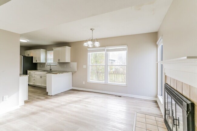 Building Photo - 5911 Vero Dr