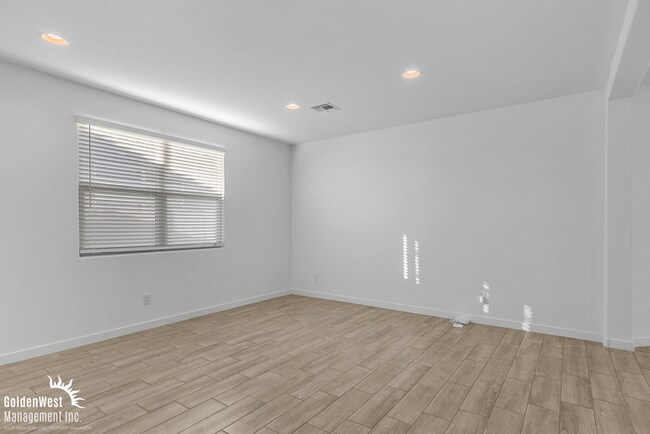 Building Photo - Beautiful 3Bdm 2Ba Home with Modern Upgrad...