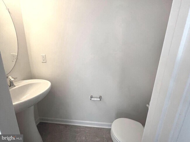 Building Photo - 620 Shore Forest Dr