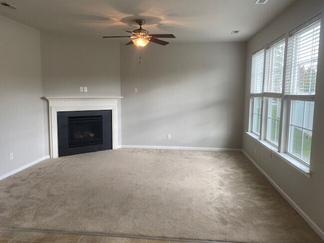 Building Photo - 203 Linfoot Ct