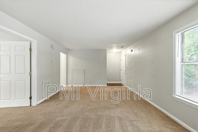 Building Photo - 949 Park Ave