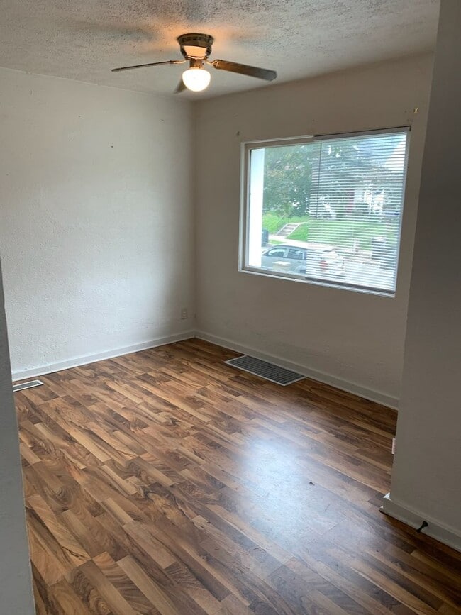 Building Photo - 3 or 4 bedroom (3 bedrooms+ bonus room) House in Rum Village