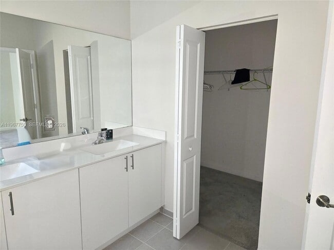 Building Photo - 1332 SE 26th Ter