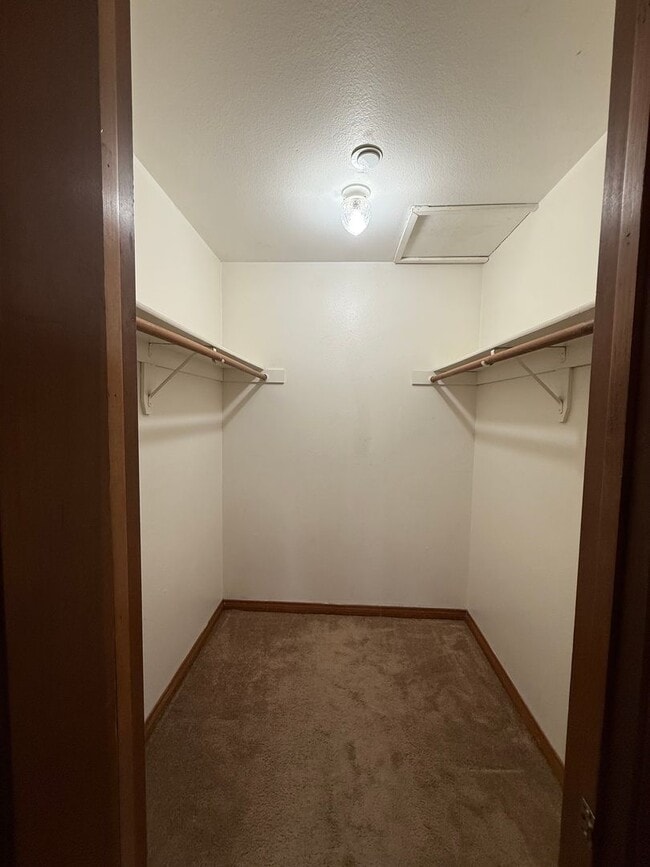 Building Photo - Los Caballeros Clubhouse #1302