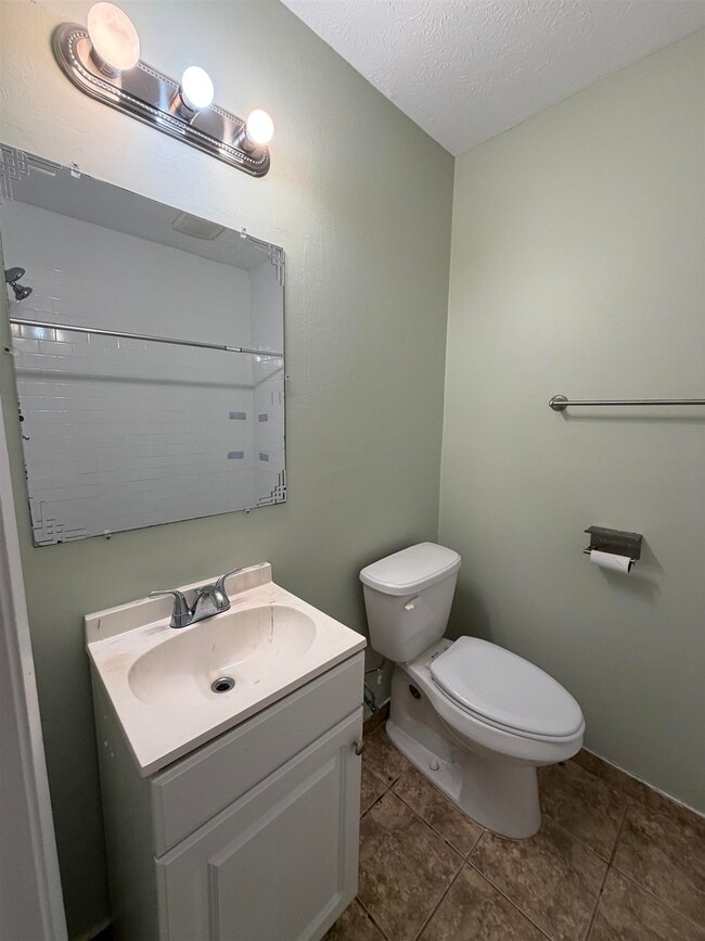 Building Photo - 2304 Hartsfield Ct