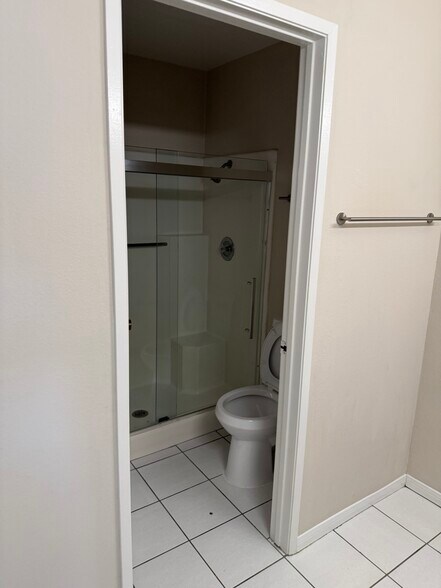 Building Photo - 2814 Chatsworth Way