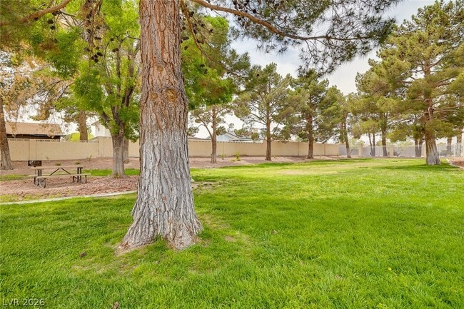 Building Photo - 1900 N Torrey Pines Dr