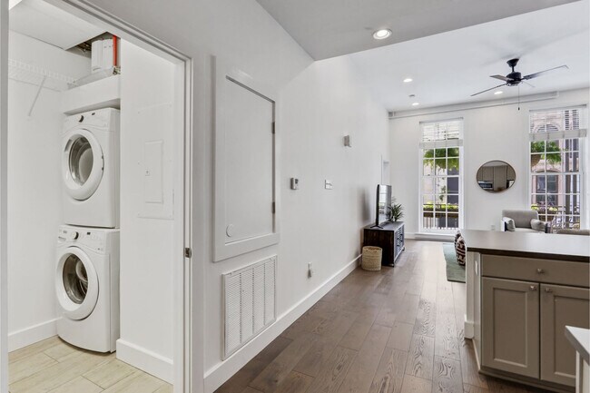 Building Photo - 127 Carondelet St