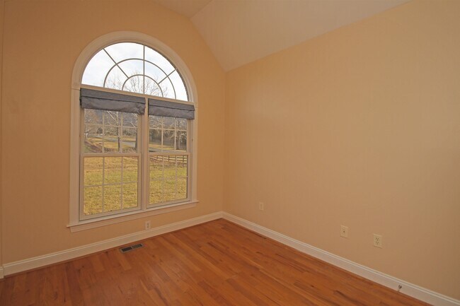 Building Photo - 17888 Mountain Valley Rd